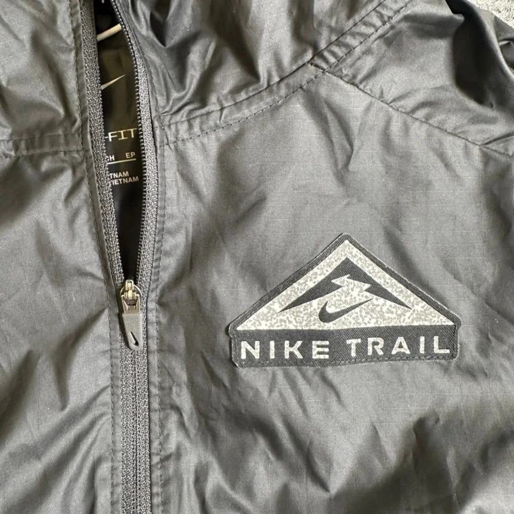 Nike Trail Storm-FIT Hooded Running Jacket Black Women's XS Windbreaker